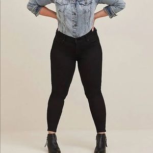 Gently Worn Torrid Bombshell Skinny Jeans